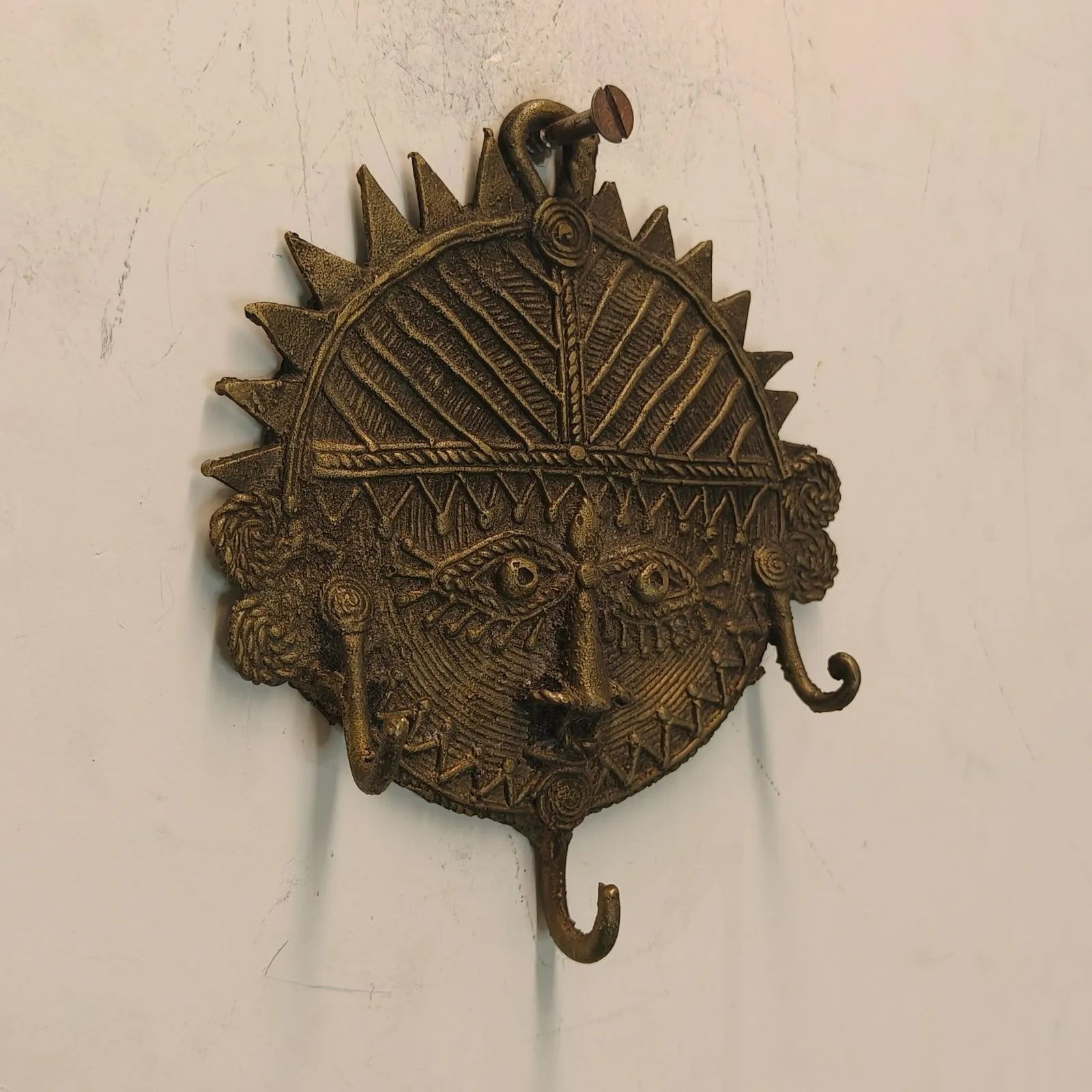 Dhokra Craft Circular Face Key Hanger