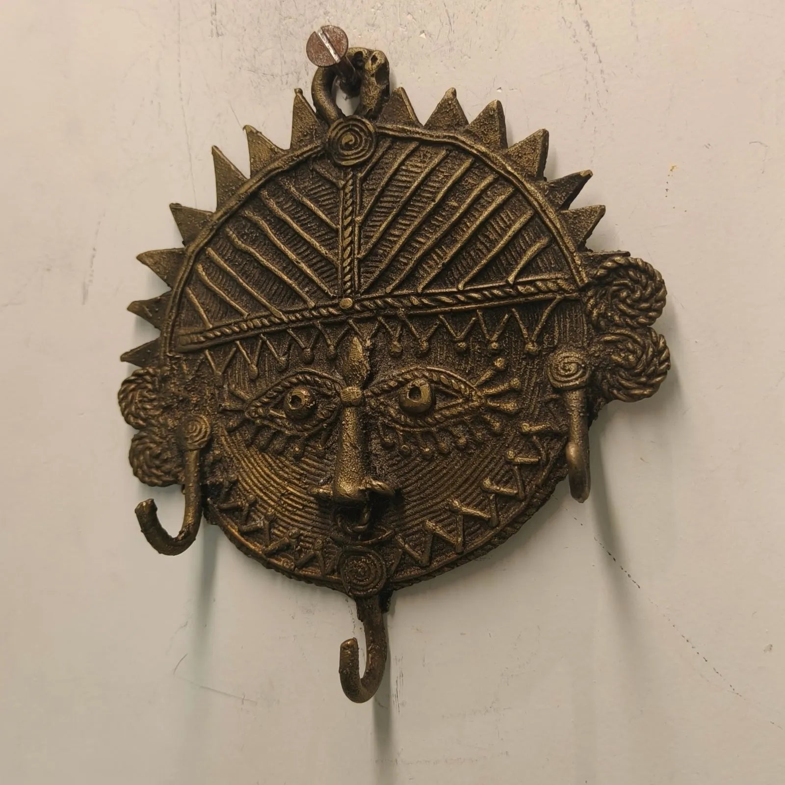 Dhokra Craft Circular Face Key Hanger
