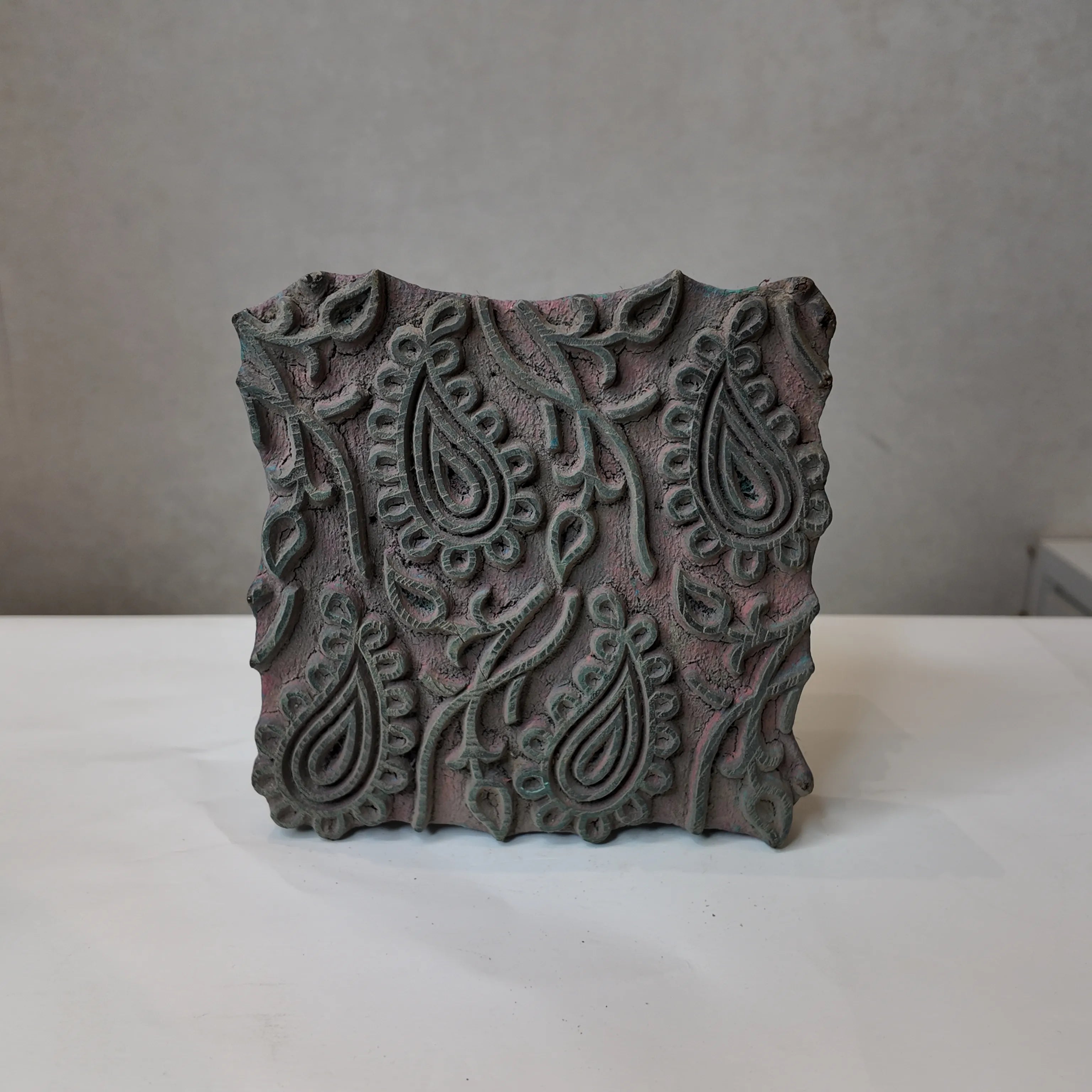 Vintage Hand-Carved Wooden Printing Block – Scalloped Paisley Grid