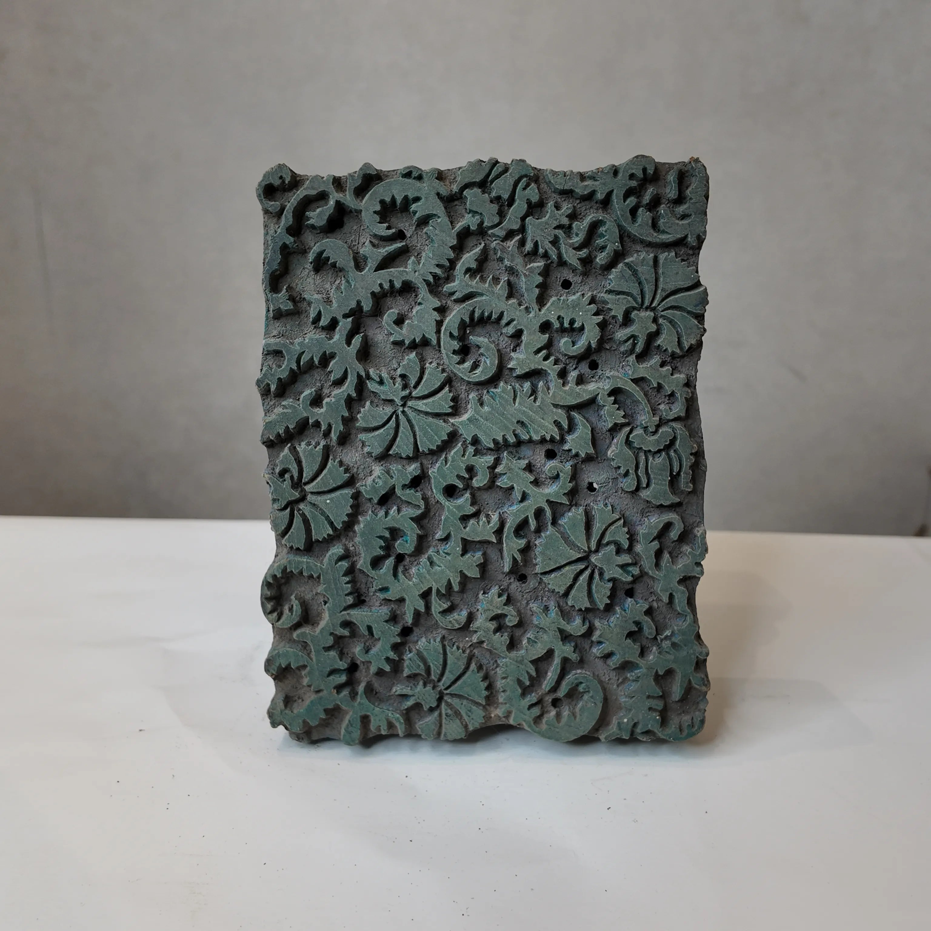 Vintage Indian Textile Stamp – Intricate Serrated Floral Vine Pattern