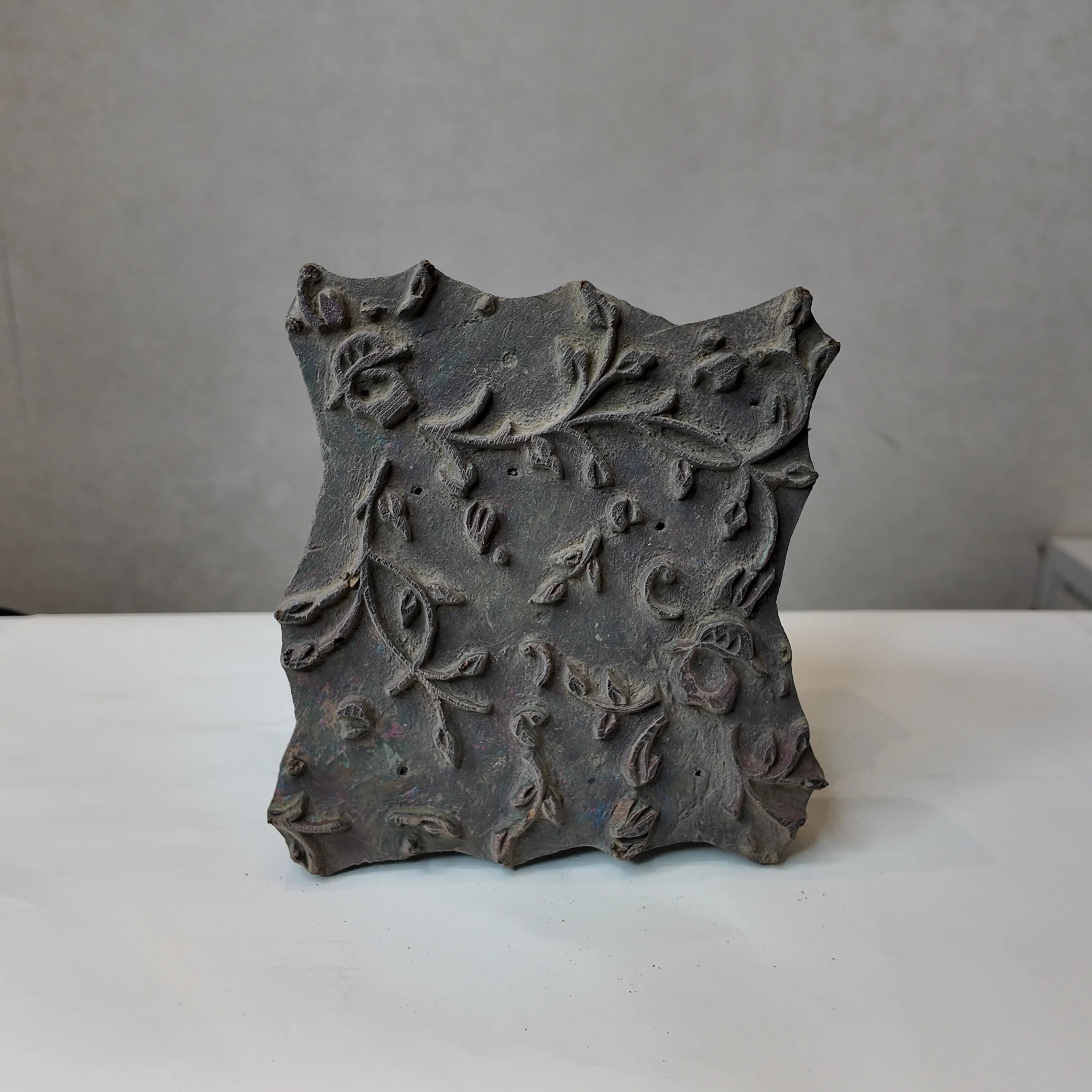 Vintage Hand-Carved Wooden Printing Block – Flowing Leaf Vine