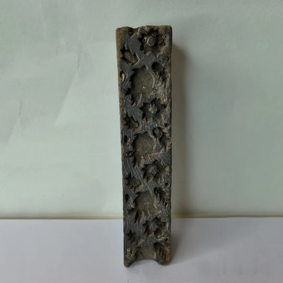Vintage Wooden Printing Block – Narrow Star Flower Border