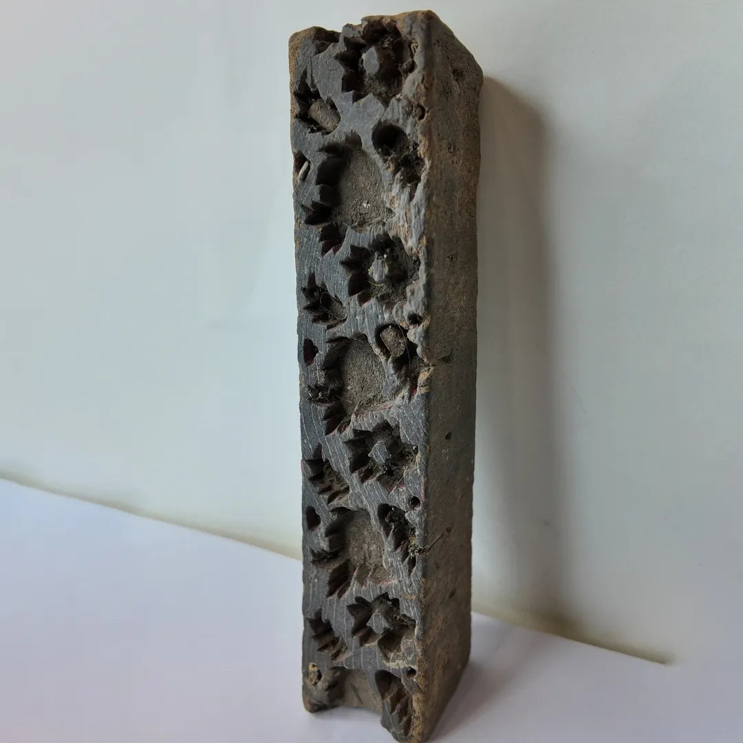 Vintage Wooden Printing Block – Narrow Star Flower Border